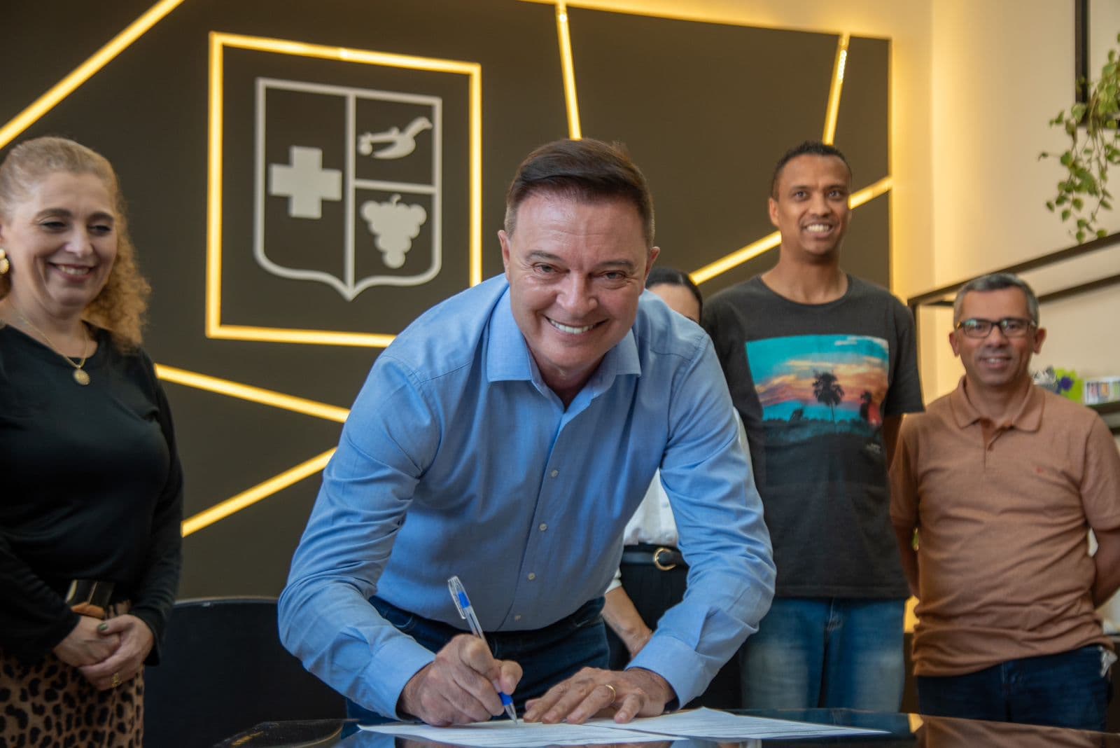 Prefeito Helder Lazarotto assina ordem de serviço para obras na Escola Municipal Nossa Senhora de Fátima