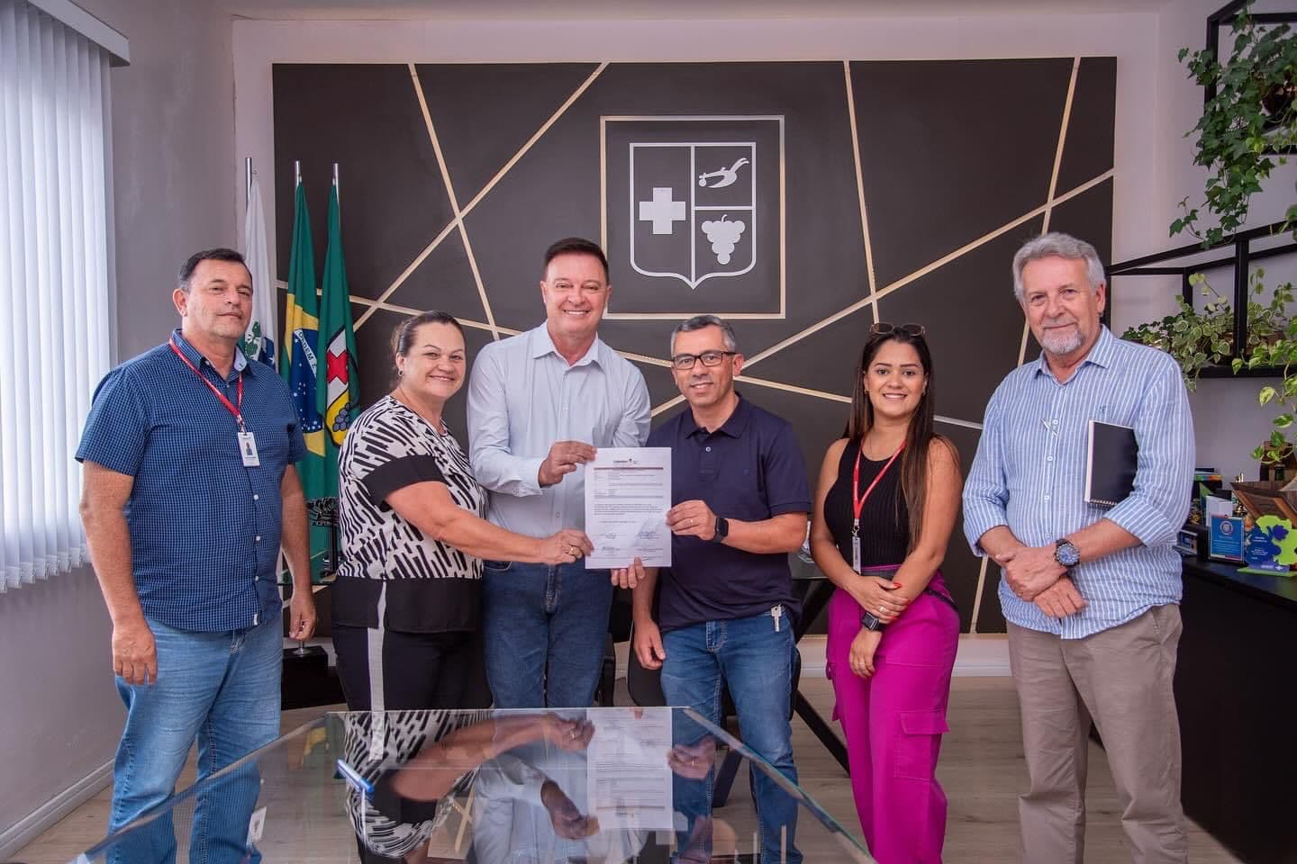 Prefeito Helder autoriza obras do calçadão e área de lazer no bairro Osasco