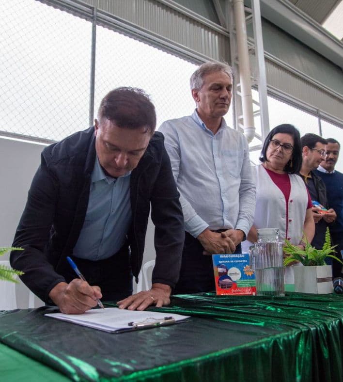 Helder Lazarotto entrega quadra coberta para Escola Municipal Ernesto Ferreira Santiago