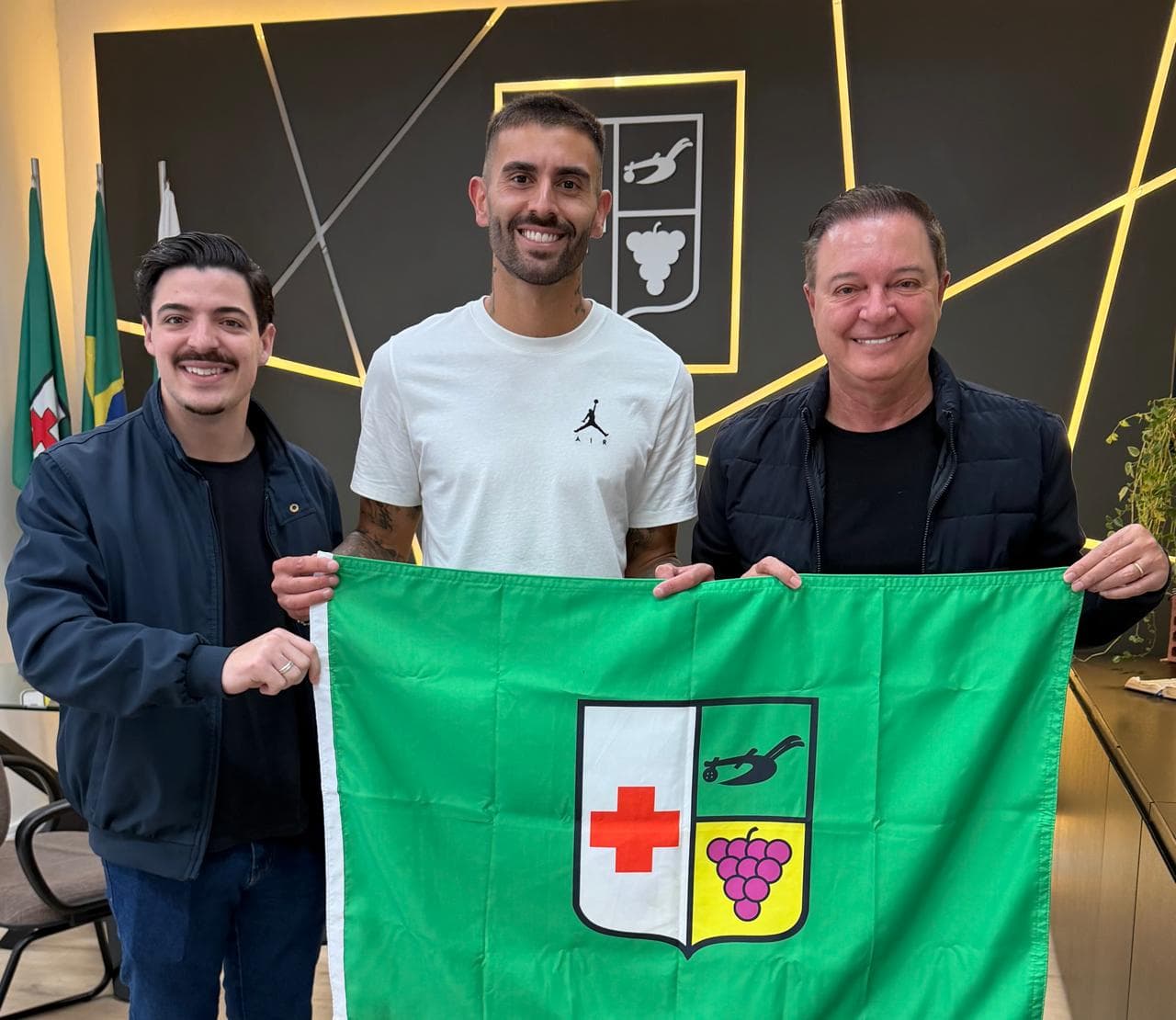Prefeito Helder Lazarotto reconhece atleta colombense que leva o nome da cidade para grandes competições