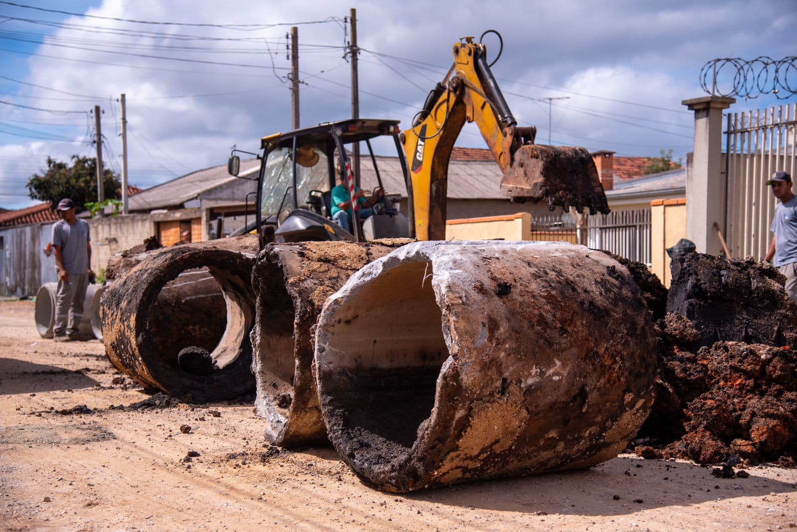 Prefeito Helder autoriza início das obras de pavimentação na Rua Araucária